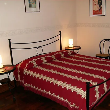 Santa Chiara Bed & Breakfast 3*